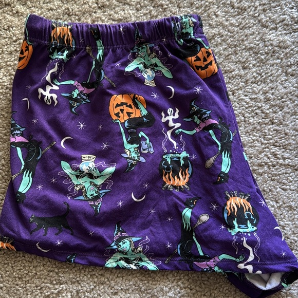 💜 3 for $10 Purple Halloween Print Women's Shorts - Picture 3 of 3